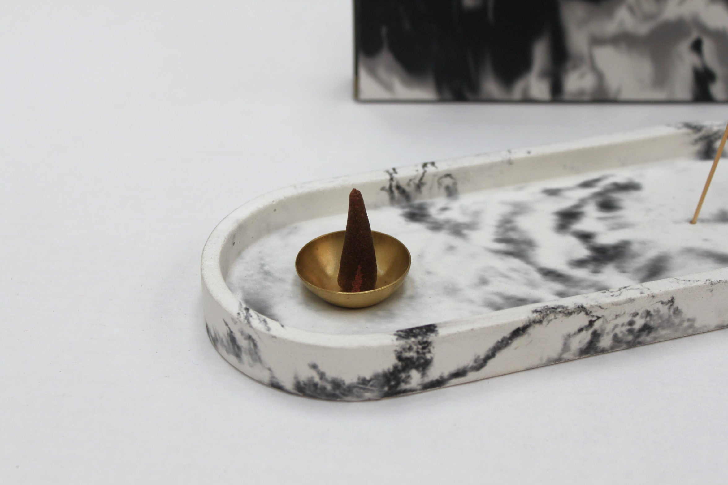 studio 2 tray / incense holder | peppered black.