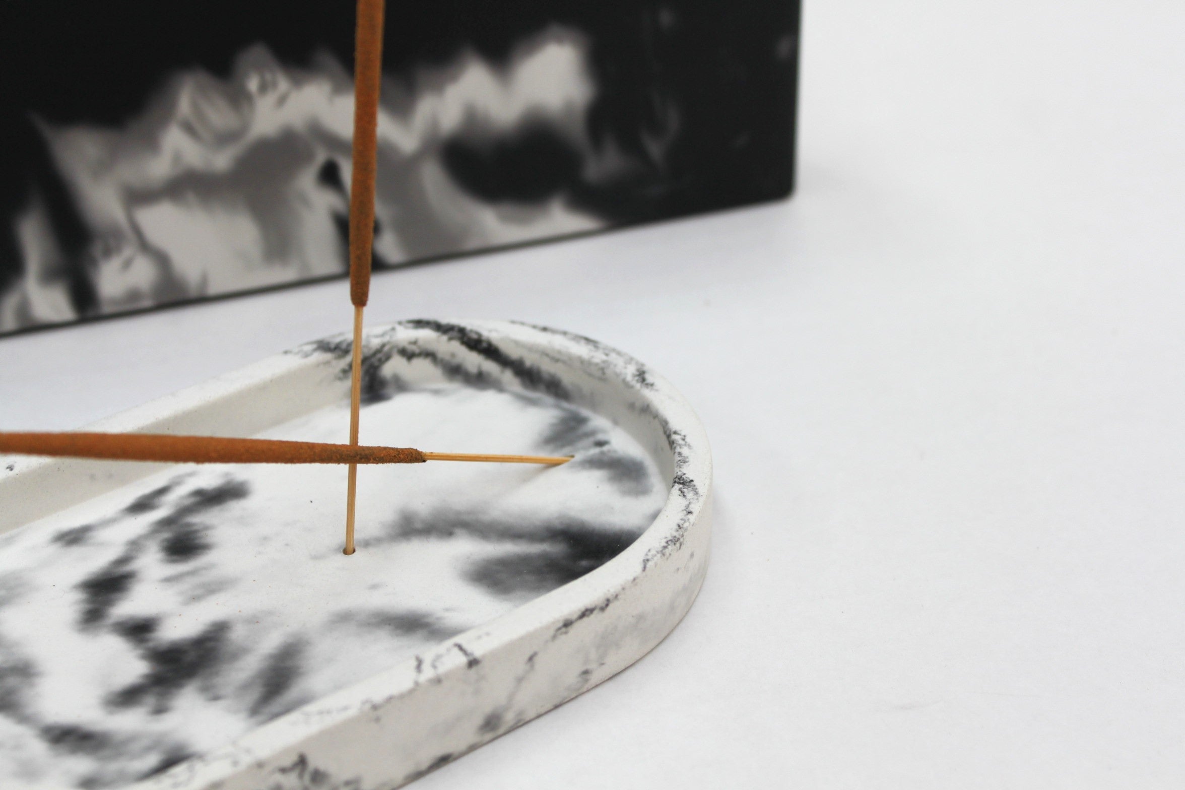 studio 2 tray / incense holder | peppered black.